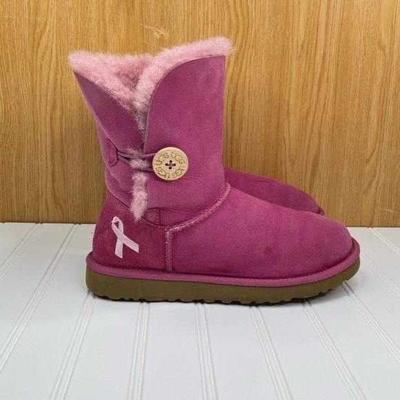 Ugg Boots Bailey Button Breast Cancer - Picture 1 of 10